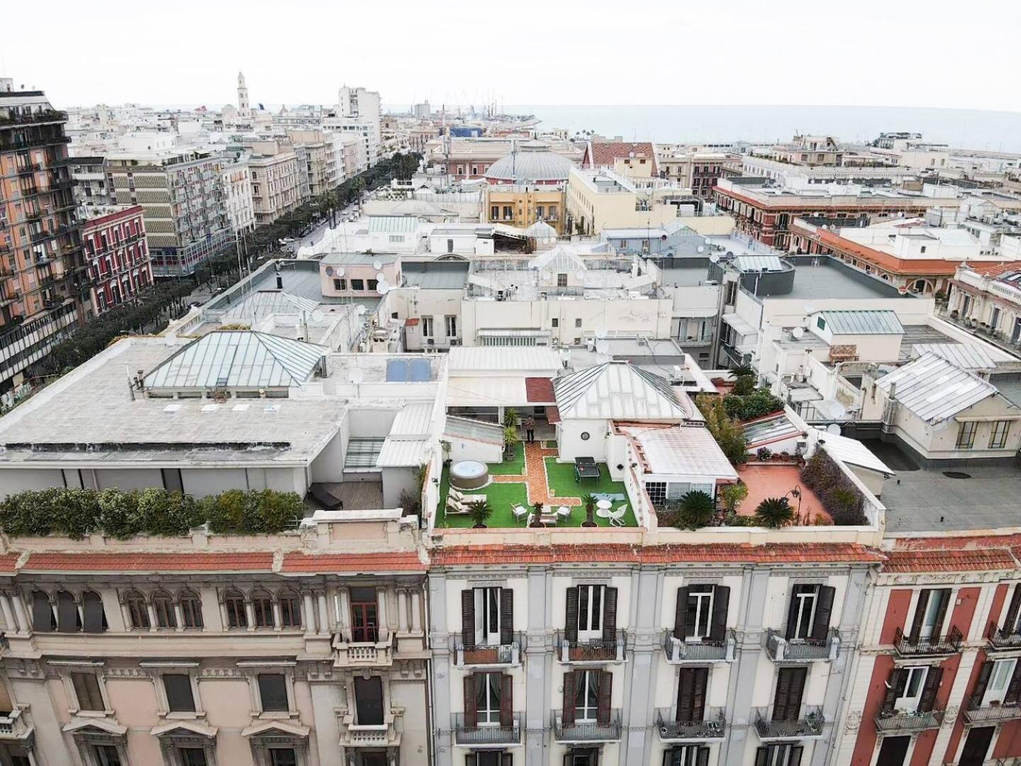 150Mq Rooftop Paradise - Spacious Private Terrace Bari Zewnętrze zdjęcie